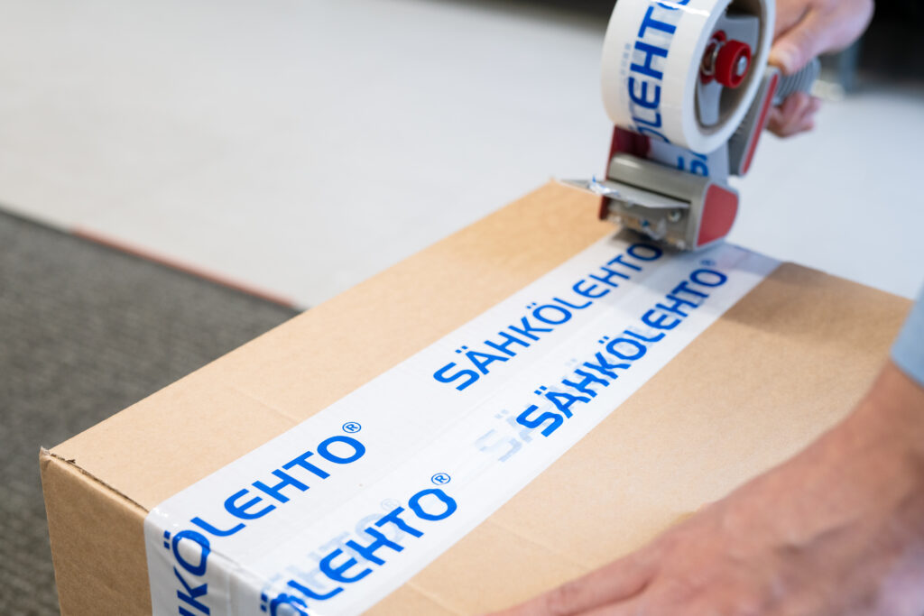 Sähkölehto logistiikka lähettää tilausta